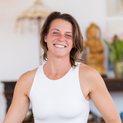 Giulia from Yogataio  