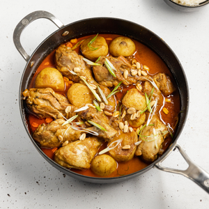 https://everydaygourmet.tv/recipes/massaman-chicken-curry