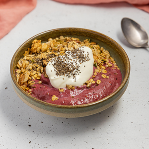 https://everydaygourmet.tv/recipes/breakfast-smoothie-bowl-with-nutty-granola