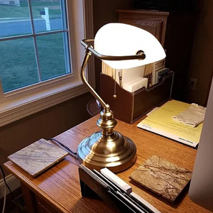 https://dreamspace.club/product/vintage-banker-style-table-lamp/