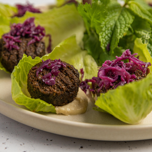 https://everydaygourmet.tv/recipes/falafel-lettuce-cups