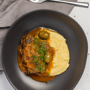 https://everydaygourmet.tv/recipes/spanish-beef-cheeks
