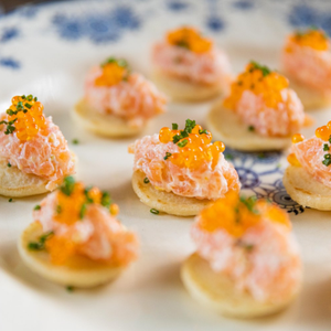https://everydaygourmet.tv/recipes/smoked-salmon-blinis