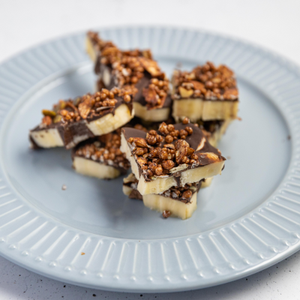 https://everydaygourmet.tv/recipes/cacao-coconut-granola-banana-bark
