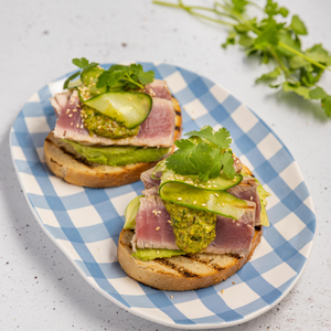 https://everydaygourmet.tv/recipes/seared-tuna-avocado-and-chermoula-toast