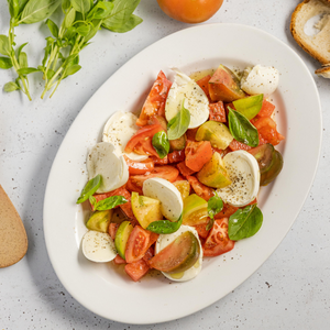 https://everydaygourmet.tv/recipes/watermelon-tomato-and-mozzarella-salad