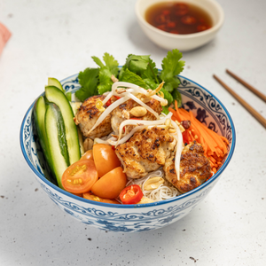 https://everydaygourmet.tv/recipes/vietnamese-chicken-rissole-salad