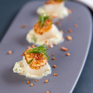 https://www.goodchefbadchef.com.au/recipes/seared-scallops-with-celeriac-puree-and-bacon-crumb