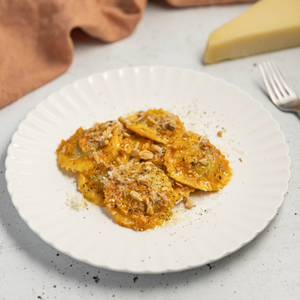 https://everydaygourmet.tv/recipes/roasted-veggie-sauce-with-ricotta-and-spinach-ravioli