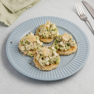 https://www.goodchefbadchef.com.au/recipes/chicken-ginger-avo-smash-on-rice-cakes
