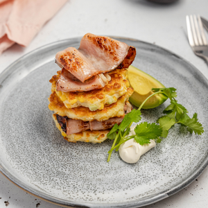 https://everydaygourmet.tv/recipes/bacon-and-corn-fritter-stack