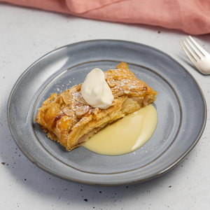 https://everydaygourmet.tv/recipes/vanilla-and-pear-custard-strudel