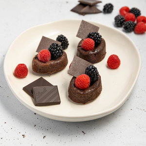 https://everydaygourmet.tv/recipes/dark-chocolate-and-berry-cakes
