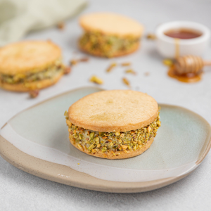 https://www.goodchefbadchef.com.au/recipes/pistachio-gelati-sandwich-with-almond-cookies